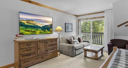 Selkirk Split King - Family Suite with Balcony