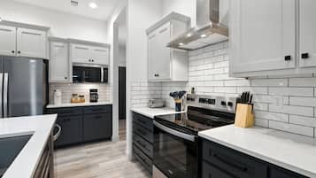 Refrigerador, microondas, horno y lavavajillas