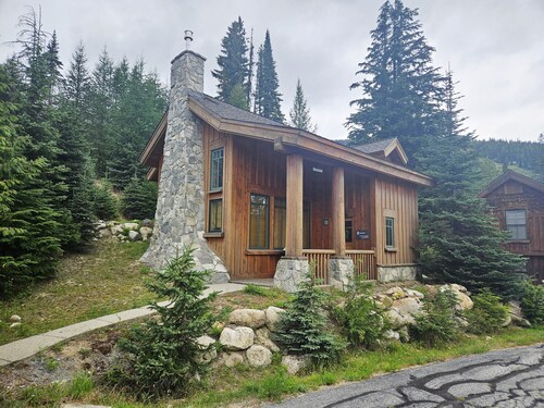 NEW! Ski-In/Out Cabin 7 - Hot Tub & Lake Retreat