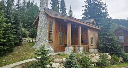 NEW! Ski-In/Out Cabin 7 - Hot Tub & Lake Retreat