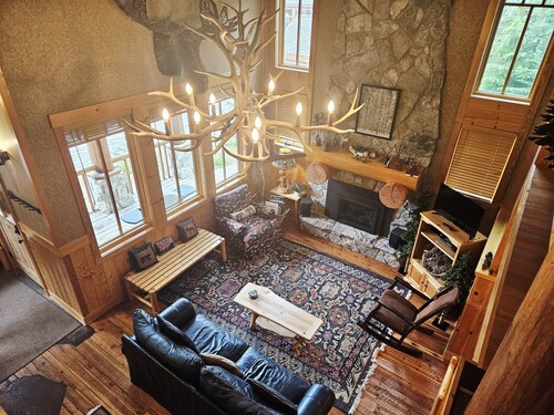 NEW! Ski-In/Out Cabin 7 - Hot Tub & Lake Retreat