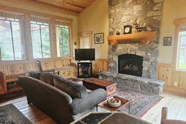 Indoors, Fireplace, Building, Furniture, Living Room