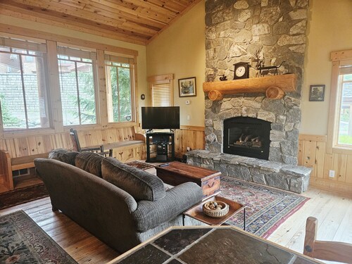 NEW! Cabin 1 - 4BR Retreat w/ Hot Tub & Extra Studio