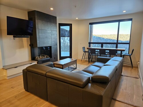 Luxury 2BR - Five Needles 216 with Lake View