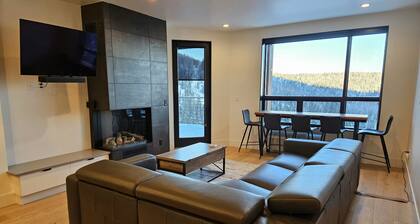 Luxury 2BR - Five Needles 216 with Lake View