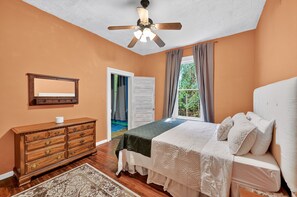 3 bedrooms, iron/ironing board, WiFi, bed sheets