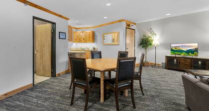 Selkirk Premier King - Balcony Suite with Views