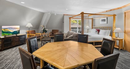 Selkirk Premier King - Balcony Suite with Views