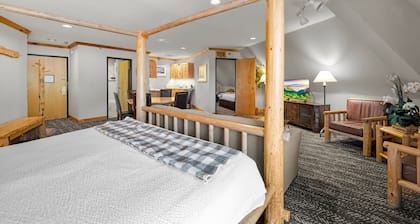 Selkirk Premier King - Balcony Suite with Views