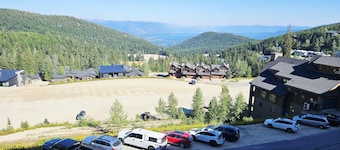 White Pine 312 - 2BR Sleeps 6 with Lake Views