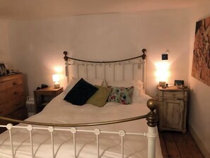 4 chambres, fer et planche à repasser, Wi-Fi, literie fournie