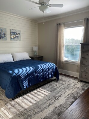 4 bedrooms, iron/ironing board, WiFi, bed sheets