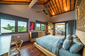 4 bedrooms, iron/ironing board, internet, bed sheets