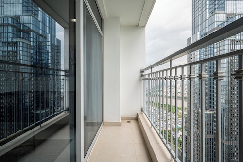 Vinhomes Central Park by Urban Home