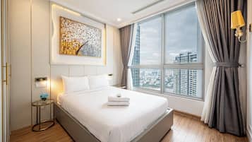 Business Apartment, 3 Bedrooms, Balcony, City View | Hypo-allergenic bedding, minibar, individually decorated