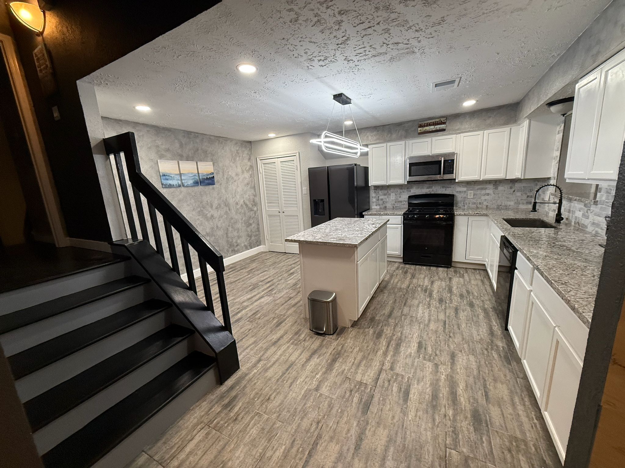 ثلاجة، ميكروويف، فرن، موقد طهي مسطح