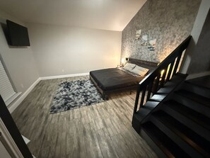 3 makuuhuonetta, silitysrauta/-lauta, ilmainen Wi-Fi, vuodevaatteet