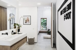Hair dryer, towels