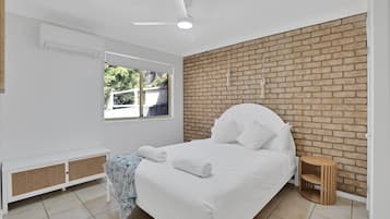 3 bedrooms, bed sheets