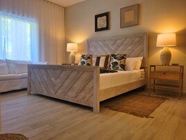 Postazione laptop, ferro/asse da stiro, Wi-Fi gratuito