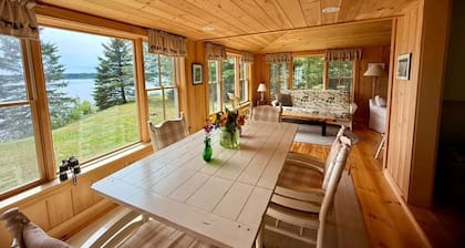 Misty Morning Cottage: Private, secluded, waterfront escape in Gouldsboro, Maine