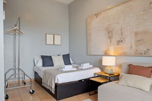 1 slaapkamer, een strijkplank/strijkijzer, gratis wifi, beddengoed