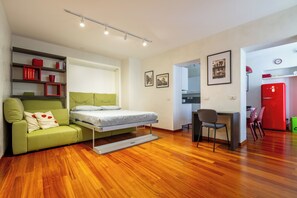 1 habitación, tabla de planchar con plancha, wifi y ropa de cama 