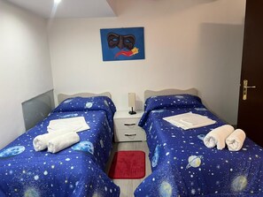 3 室のベッドルーム、アイロン / アイロン台、WiFi、ベッドシーツ