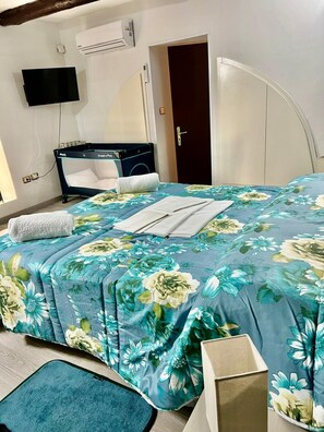 3 chambres, fer et planche à repasser, Wi-Fi, draps fournis