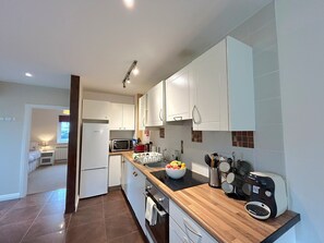 Fridge, microwave, oven, coffee/tea maker