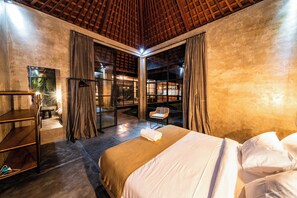 3 bedrooms, iron/ironing board, internet, bed sheets