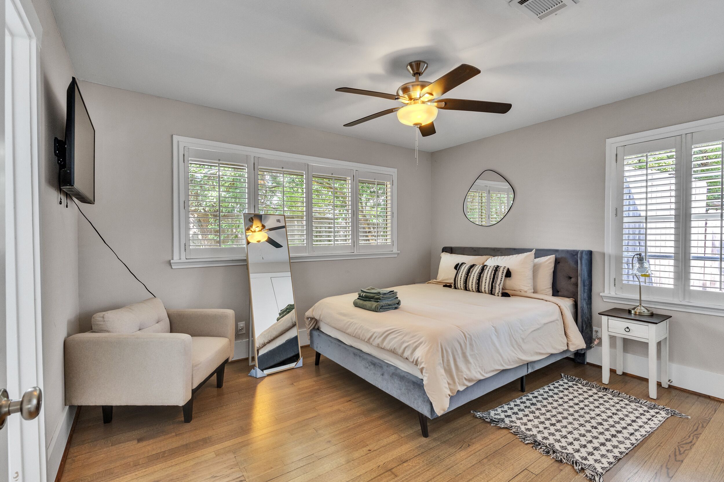 3 camere, una scrivania, ferro/asse da stiro, Wi-Fi gratuito