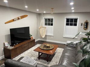 Living area - Poconos Summer Getaway with Hot Tub + Game Room FUN! HUGE LAKE - The SHYRE House (Albrightsville)