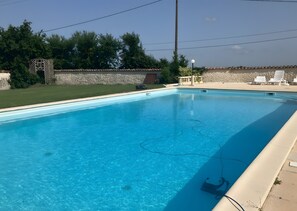 Pool - Guest Room 'Room 1 for 2 People' with Shared Pool, Shared Terrace and Wi-Fi (Segonzac)