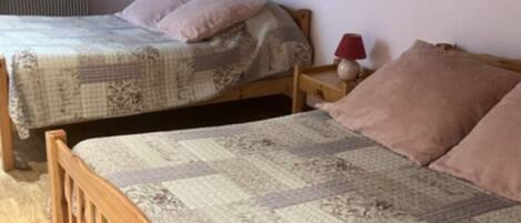 1 habitación, tabla de planchar con plancha, wifi y ropa de cama