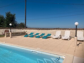 Pool - Guest Room 'Lavande 4 Persons' with Shared Pool, Shared Terrace and Wi-Fi (Segonzac)