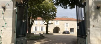 Bed and Breakfast 'D'hôtes' with Shared Pool, Shared Terrace and Wi-Fi