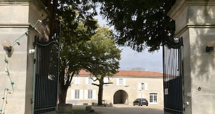 Chambres d'hÎtes avec piscine partagée, terrasse partagée et Wi-Fi