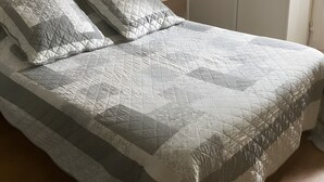1 多间卧室、熨斗/熨衣板、WiFi、床单