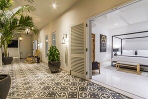 5 bedrooms, iron/ironing board, Internet, bed sheets