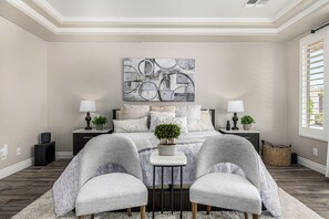 6 bedrooms, desk, iron/ironing board, free WiFi