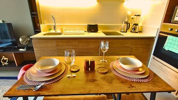 Basic Apartment, Balcony, Courtyard View | Private kitchen