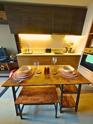 Basic Apartment, Balcony, Courtyard View | Private kitchen