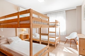5 bedrooms, iron/ironing board, WiFi, bed sheets