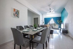 Room - A Modern 3BR Home Near Danga Bay, Free Parking (Johor Bahru)