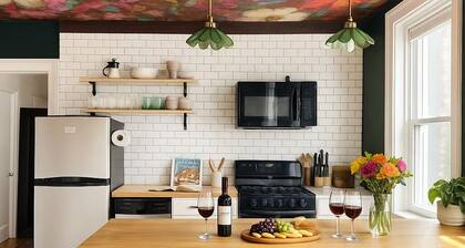 5 Beds 1 King 4 Queen-Size Beds Beautiful Spacious 1 Bedroom 1 Bath Apartment