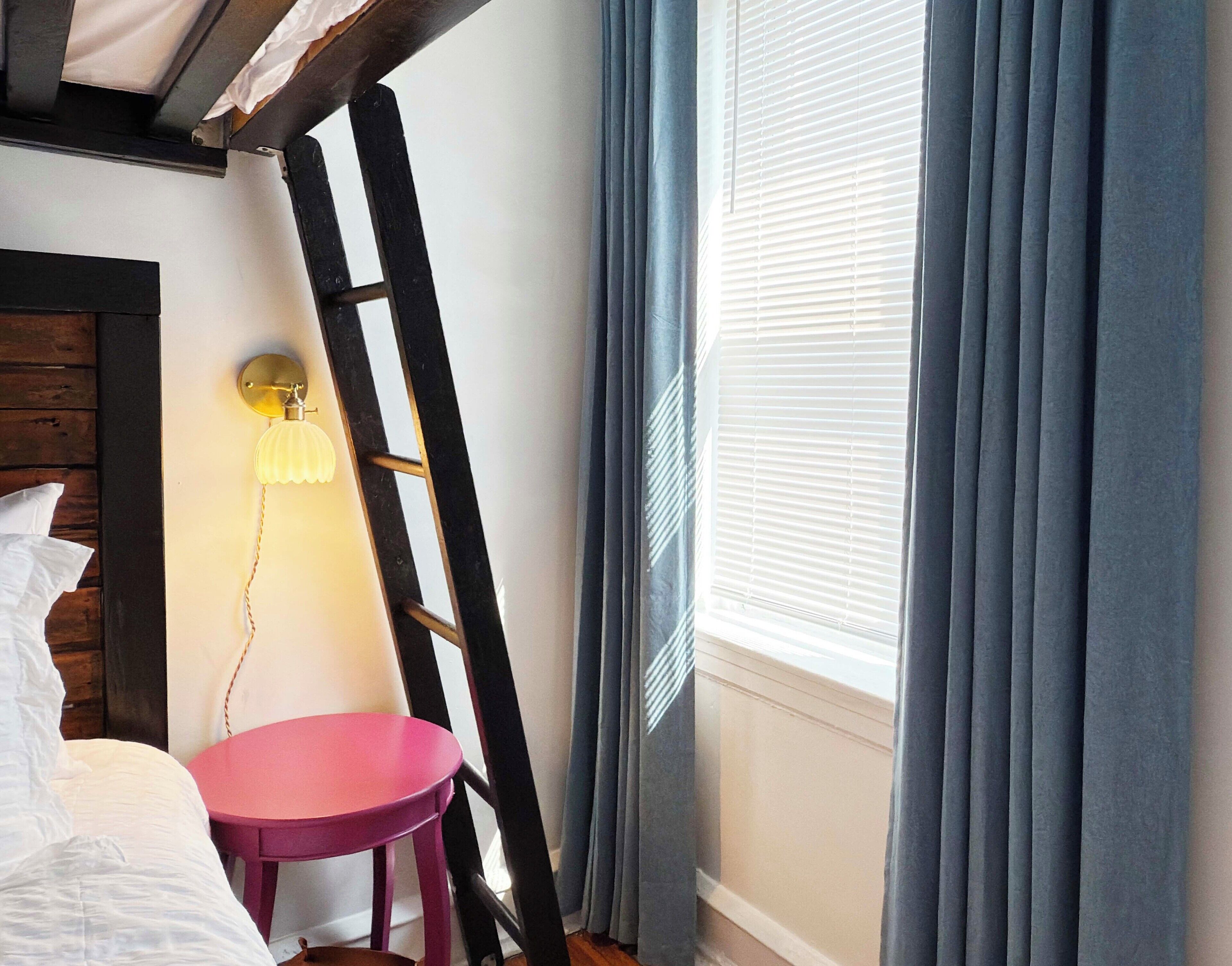 1 slaapkamer, een strijkplank/strijkijzer, wifi, beddengoed