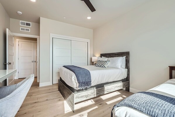 3 bedrooms, iron/ironing board, free WiFi, bed sheets