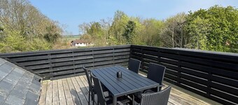 The Snowdrop: Family-Friendly 4BR w/ Terrace & Parking Near Odense