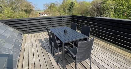 The Snowdrop: Family-Friendly 4BR w/ Terrace & Parking Near Odense